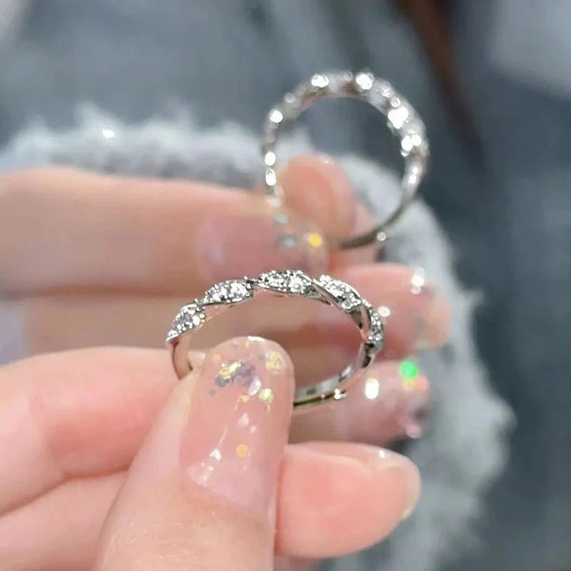 S999 Sterling Silver Winding Love Ring – Elegant Minimalist Design