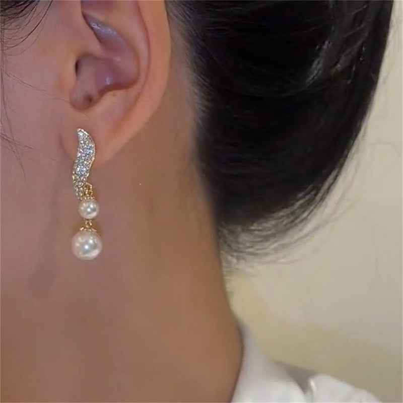 Elegant Pearl Drop Earrings: Elevate Your Style with Timeless Charm