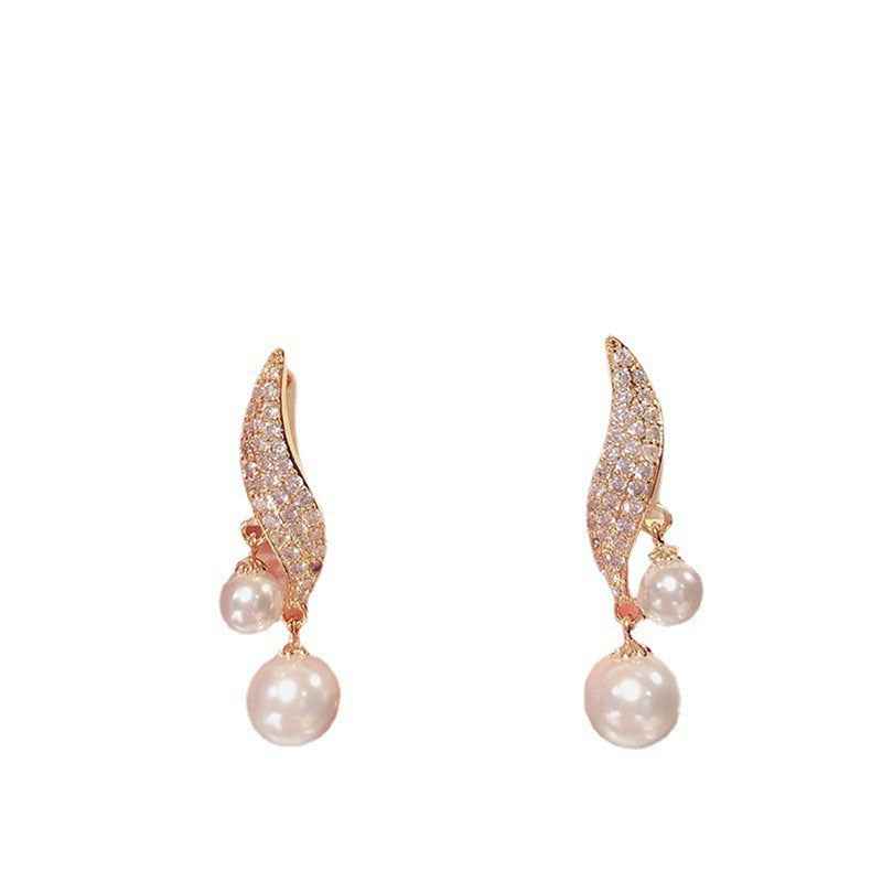Elegant Pearl Drop Earrings: Elevate Your Style with Timeless Charm