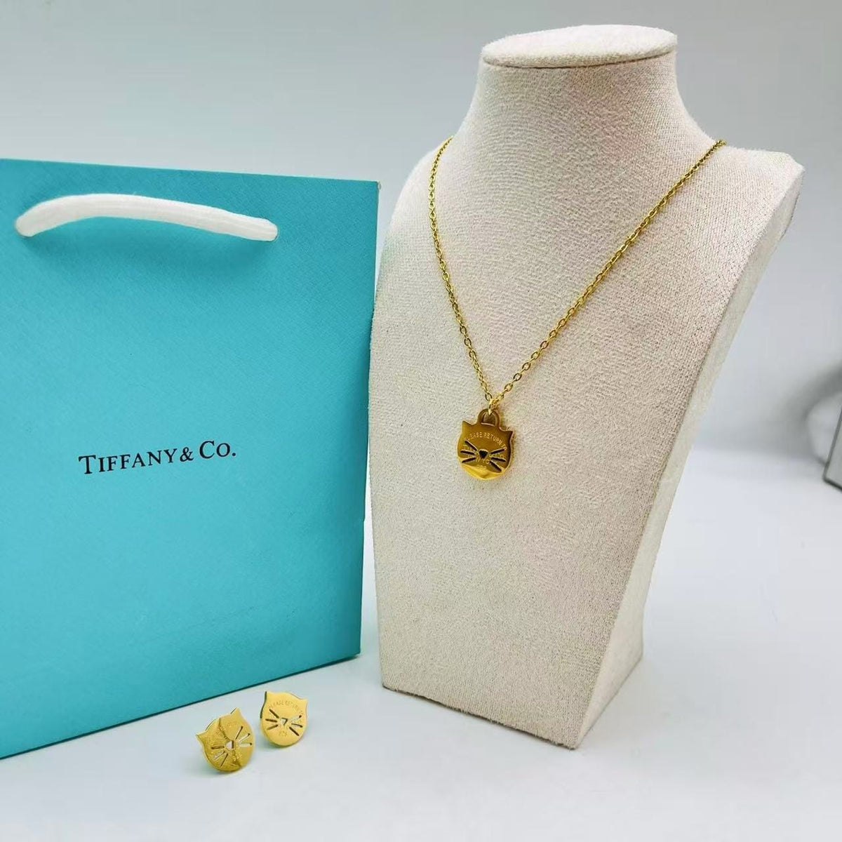 Cat Face Charm Jewellery Set – Necklace & Earrings | طقم مجوهرات وجه القطة