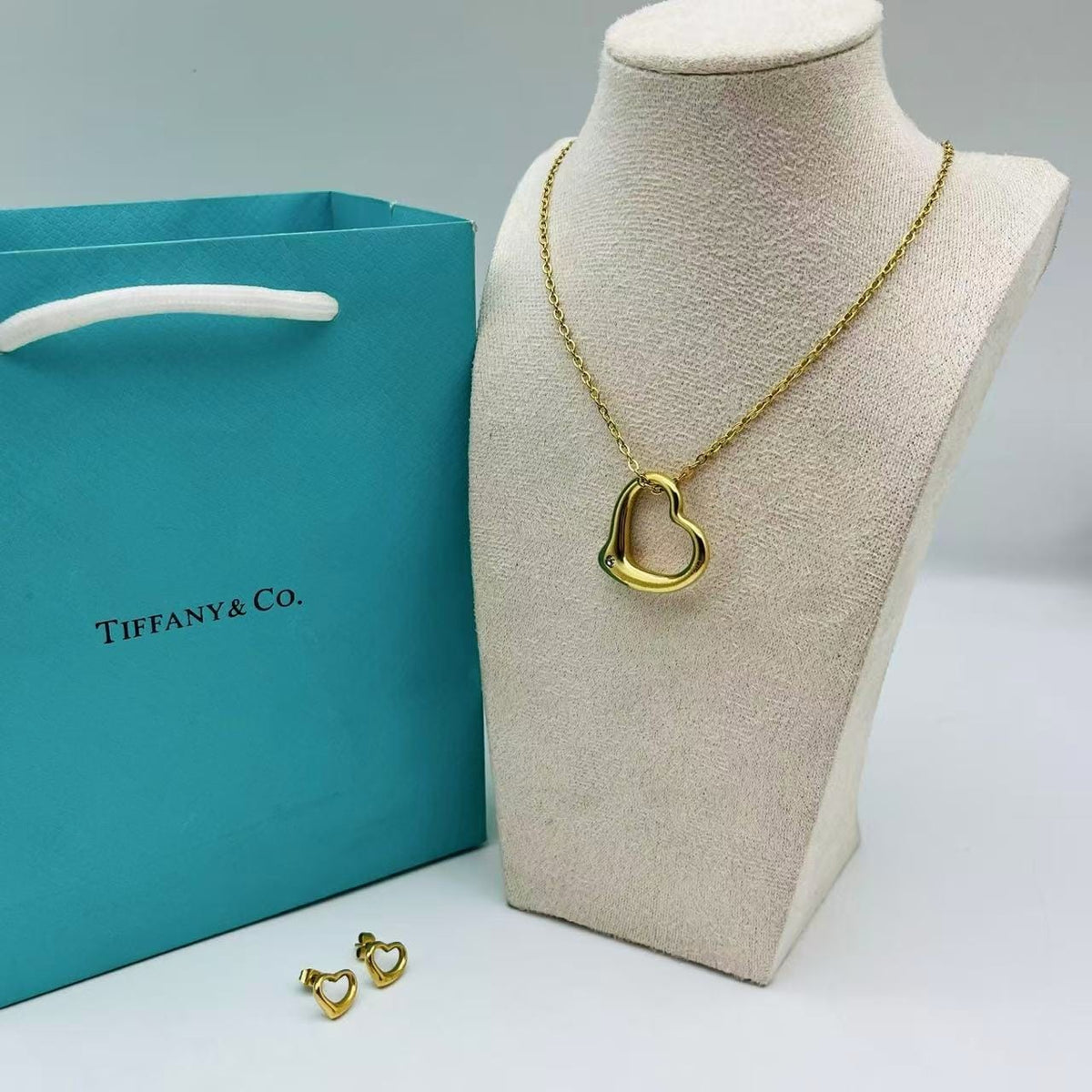 Open Heart Jewellery Set – Necklace & Earrings | طقم مجوهرات القلب المفتوح