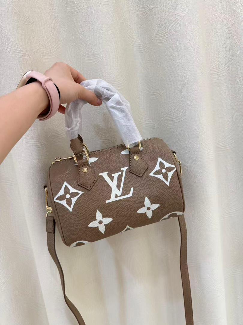 Monogram-Inspired Tote Bag with Box – 20 × 12 × 14 cm
