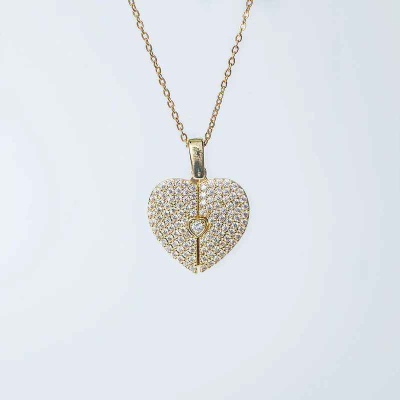 Elegant gold open close heart necklace
